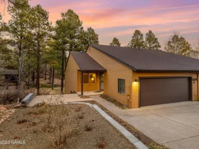 5000 E Palomino Lane